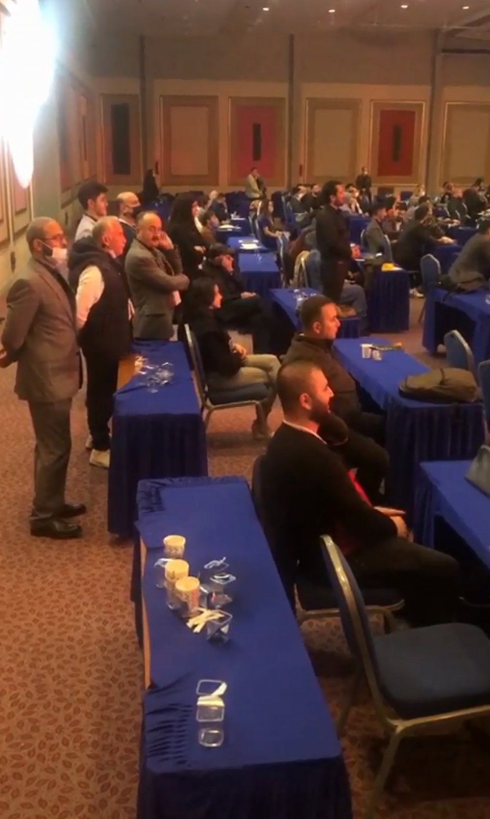 Ne maske ne mesafe: 5 yıldızlı tatil köyünde binlerce kişi etkinliğe katıldı!