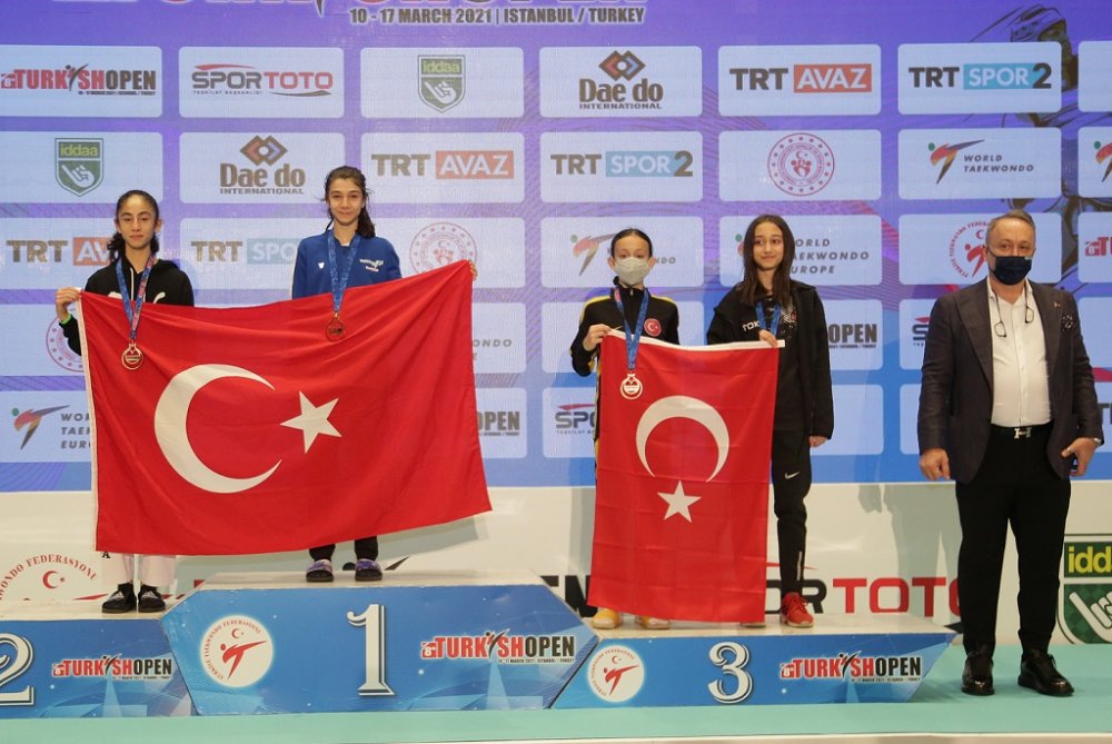 Sporculardan ‘altın’ gurur