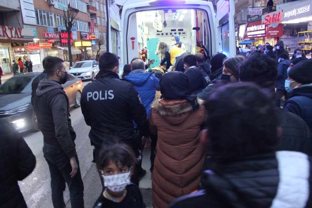 Kocaeli'de mağazanın reyonundan aldığı bıçakla bileklerini kesti