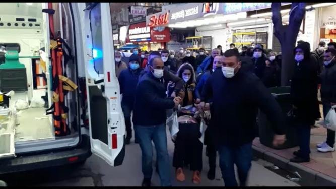Kocaeli'de mağazanın reyonundan aldığı bıçakla bileklerini kesti