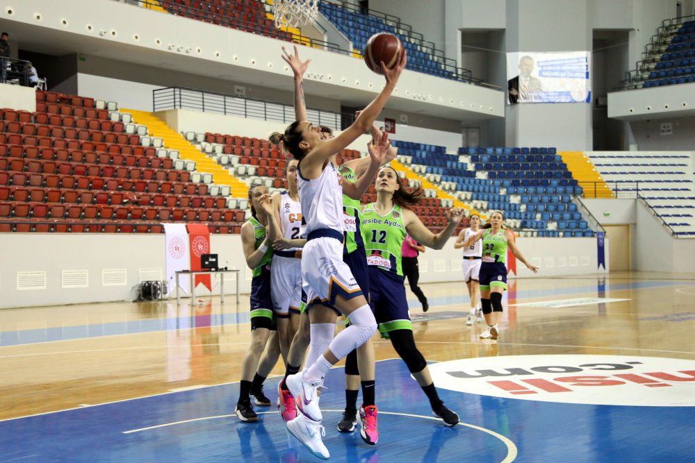 Nesibe Aydın, yarı finalde!