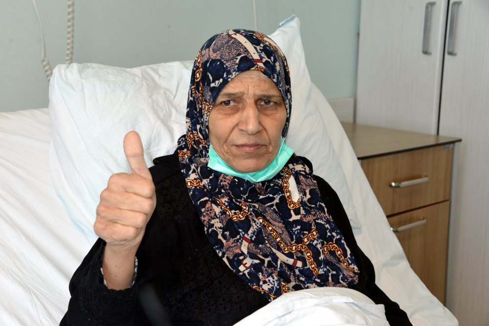 Karnı ağrımaya başlayınca hastaneye gitti; 9 kilo 600 gram ağırlığında tümör çıkartıldı