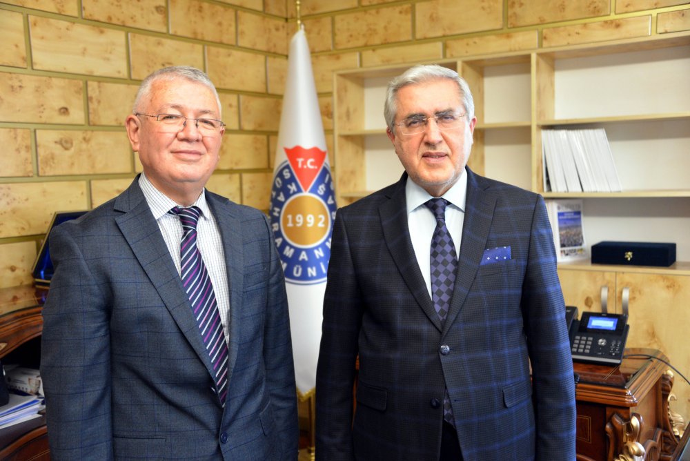 Karnı ağrımaya başlayınca hastaneye gitti; 9 kilo 600 gram ağırlığında tümör çıkartıldı