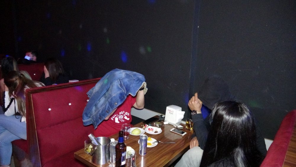 İzmir'de eğlence mekanına koronavirüs baskını: 110 bin lira ceza