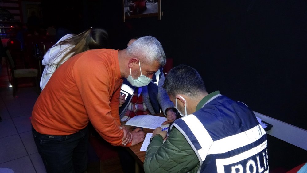 İzmir'de eğlence mekanına koronavirüs baskını: 110 bin lira ceza