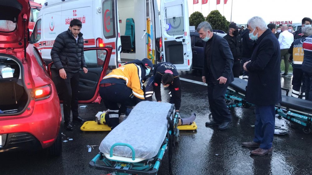 Düzce'de TEM yolunda feci kaza; 12 araç çarpıştı