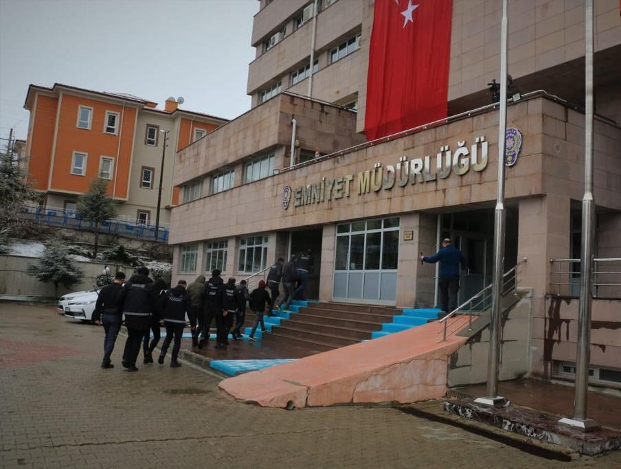 Yozgat merkezli 3 ilde uyuşturucu tacirlerine operasyon