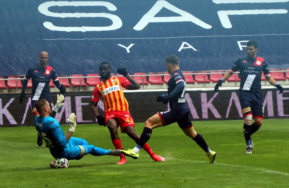 Antalyaspor deplasmanda Kayserispor'u tek golle geçti