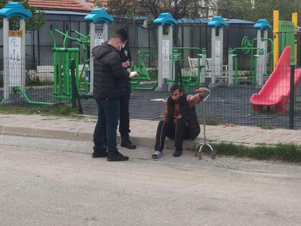 Çocukların gürültü yaptığı iddiasıyla parkta rastgele ateş açtı