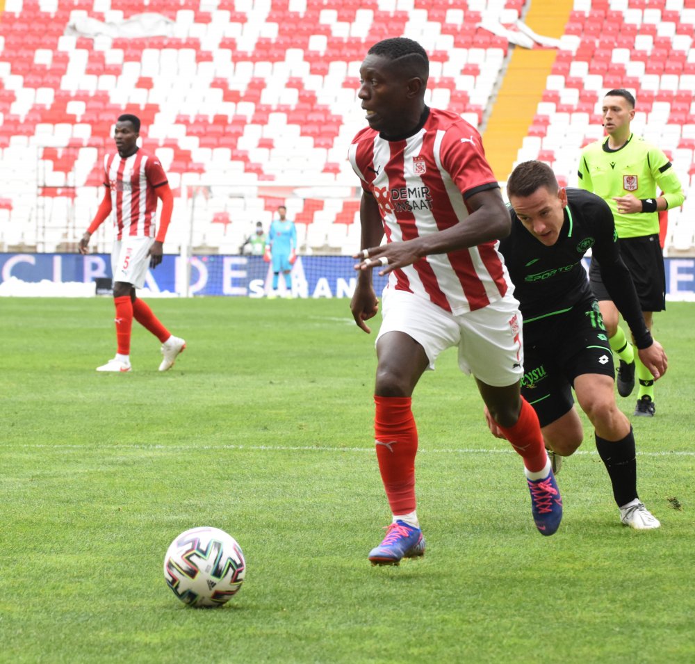 Sivasspor, Konyaspor karşısında 3 puanı 3 golle aldı
