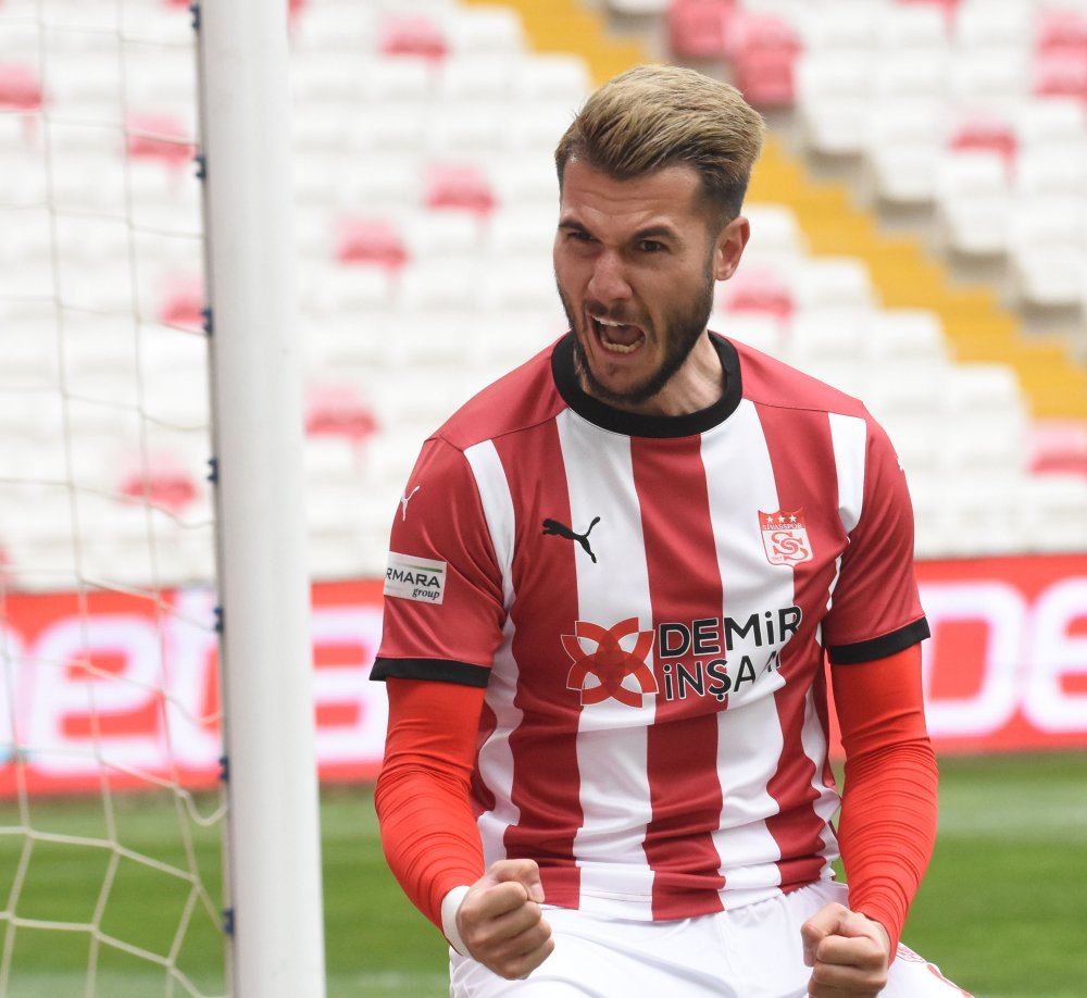 Sivasspor, Konyaspor karşısında 3 puanı 3 golle aldı