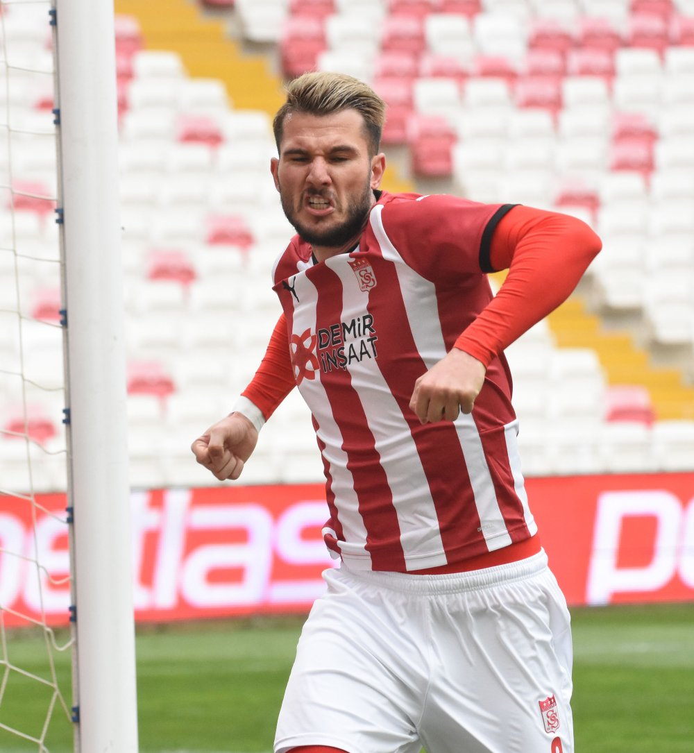 Sivasspor, Konyaspor karşısında 3 puanı 3 golle aldı