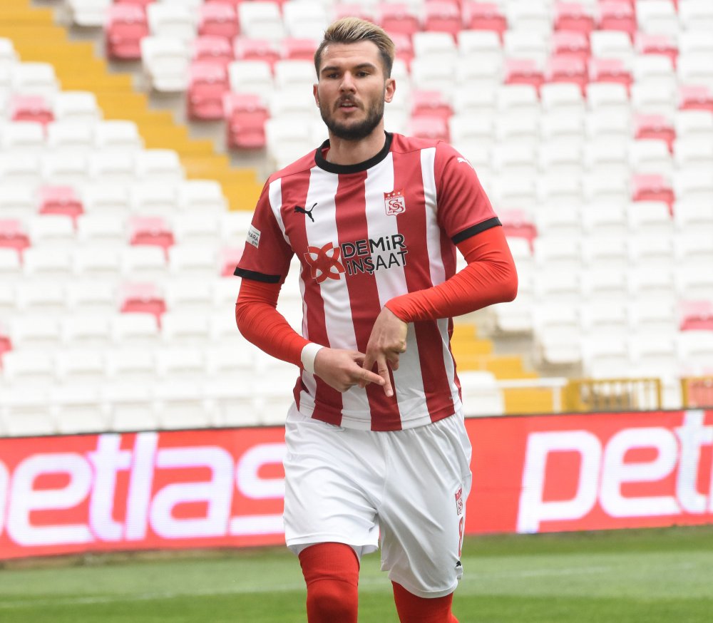 Sivasspor, Konyaspor karşısında 3 puanı 3 golle aldı