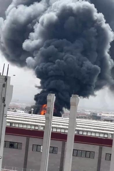 Kayseri'de plastik boru fabrikasında feci yangın