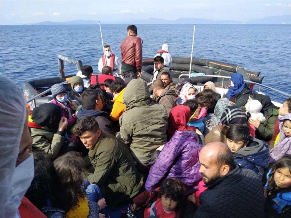 Seferihisar açıklarında 59 kaçak göçmen kurtarıldı