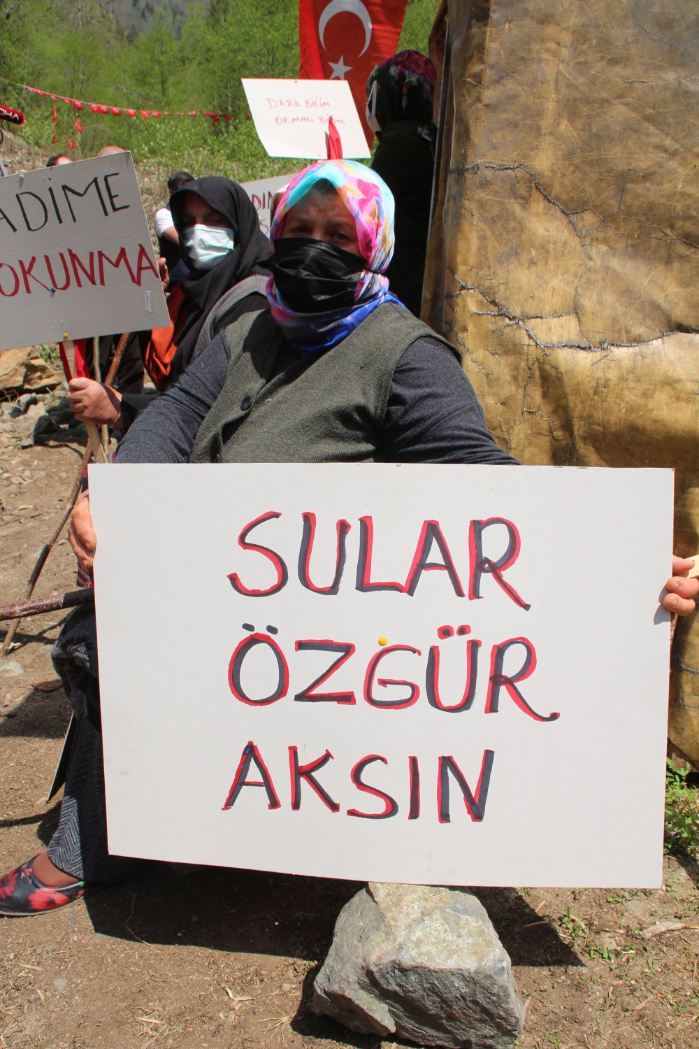 Rize'de arı kovanlarıyla direniş