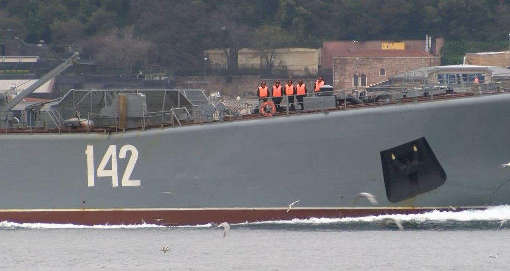 Rus Savaş Gemisi İstanbul Boğazı'ndan geçti