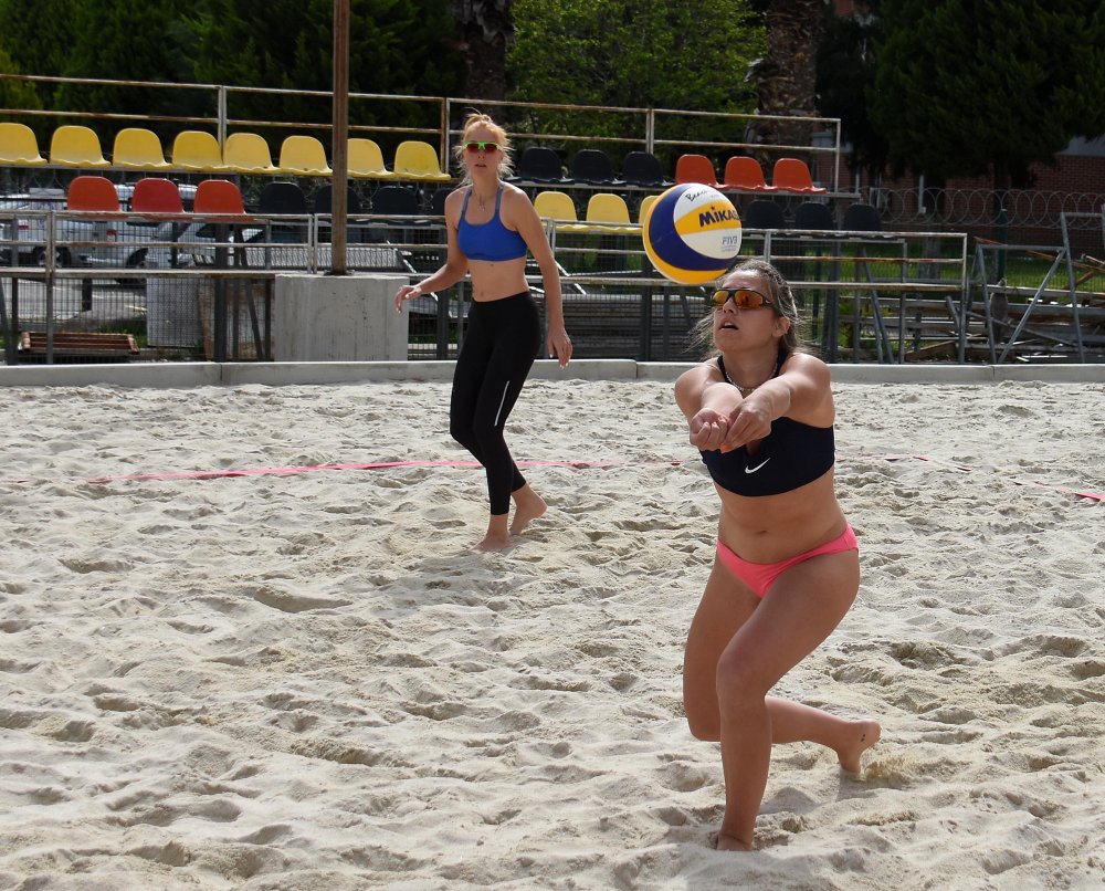 Plaj voleybolunda Tokyo yolu İzmir'den geçecek