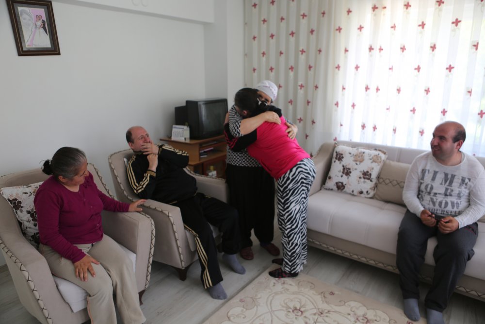 45 yıldır 4 engelli çocuğuna bakıyor