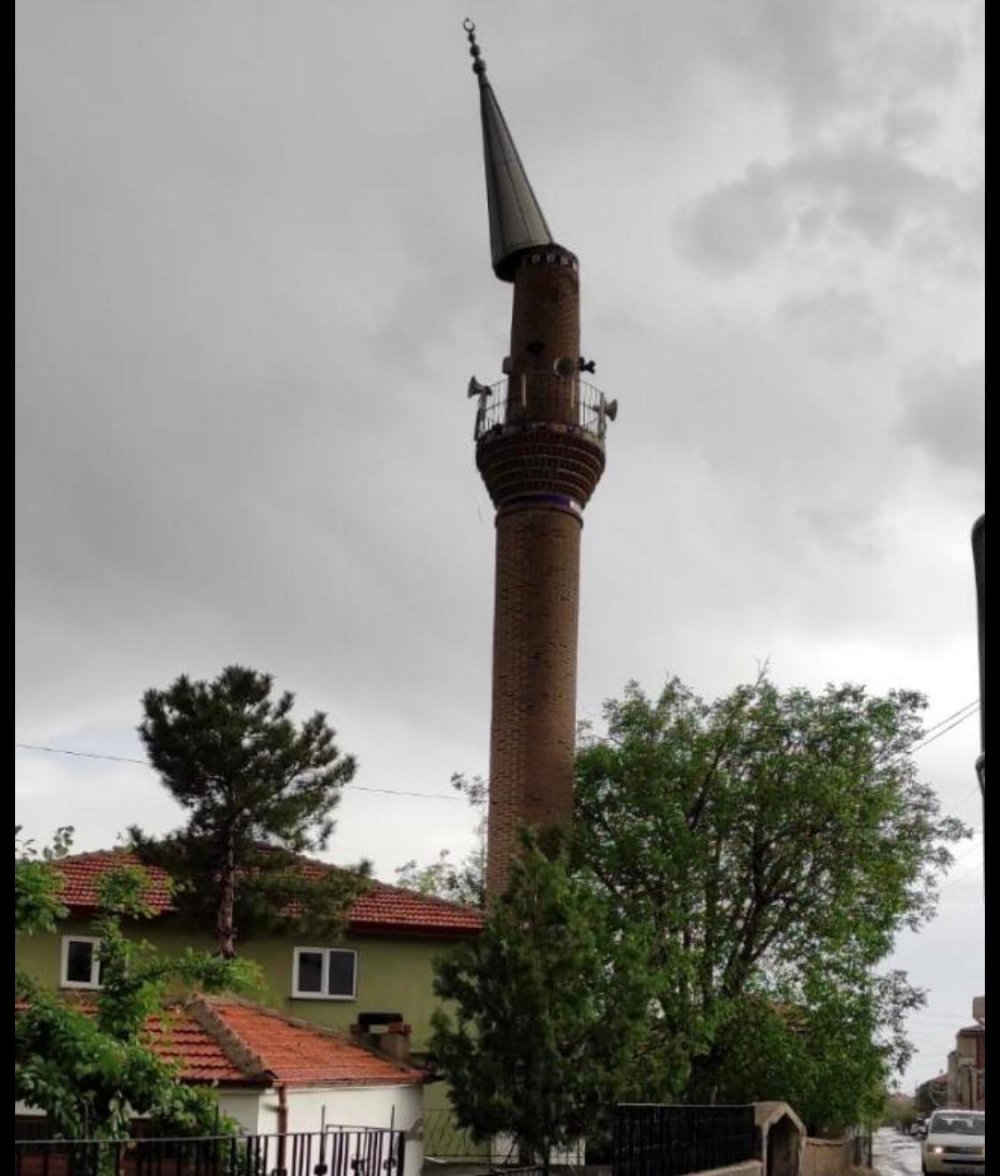 Ankara'da fırtına yıkıma neden oldu