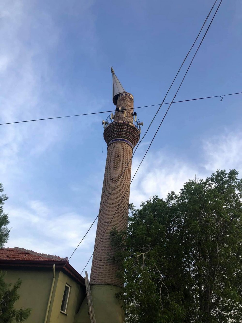 Ankara'da fırtına yıkıma neden oldu