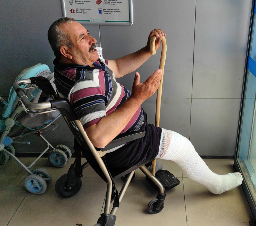 Üzerine inek düştü!