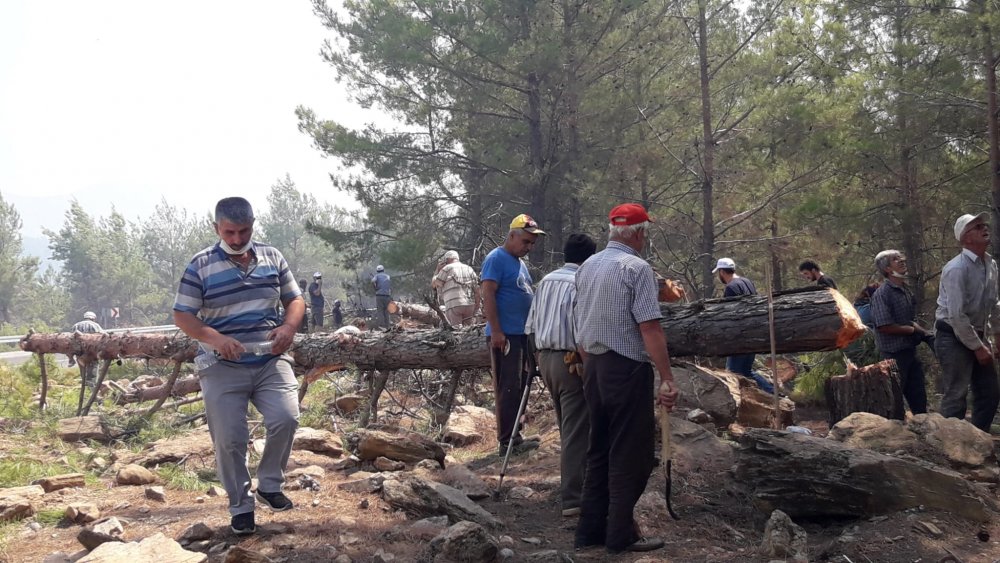 BAKAN KURUM AKSEKİ'DE: SARIGÜL;UCUZ SİYASET ZAMANI DEĞİL