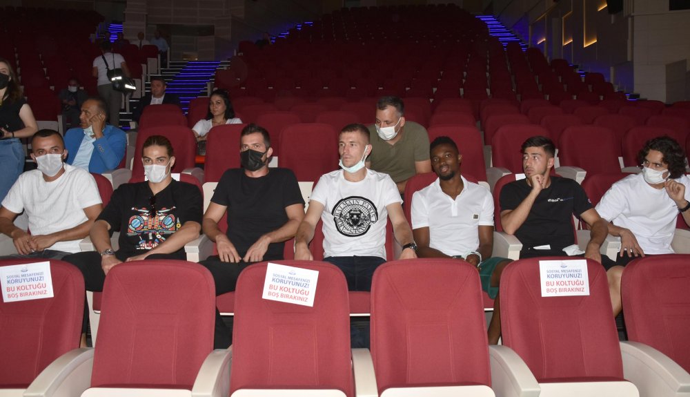 Berna Gözbaşı: Alacağımız ve satacağımız oyuncularla bu günlerde gündemi sarsacağız