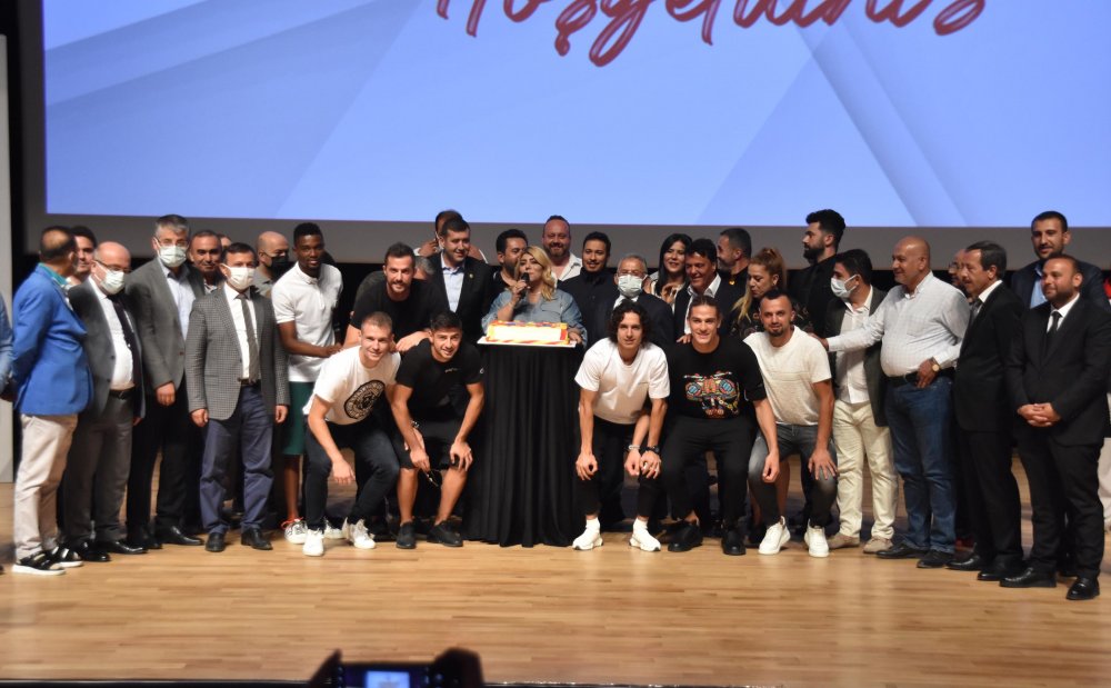 Berna Gözbaşı: Alacağımız ve satacağımız oyuncularla bu günlerde gündemi sarsacağız