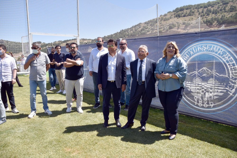 Berna Gözbaşı: Erciyes Yüksek İrtifa Kamp Merkezi'nin cazibe merkezi olmasını diliyoruz