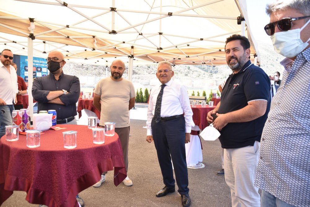 Berna Gözbaşı: Erciyes Yüksek İrtifa Kamp Merkezi'nin cazibe merkezi olmasını diliyoruz