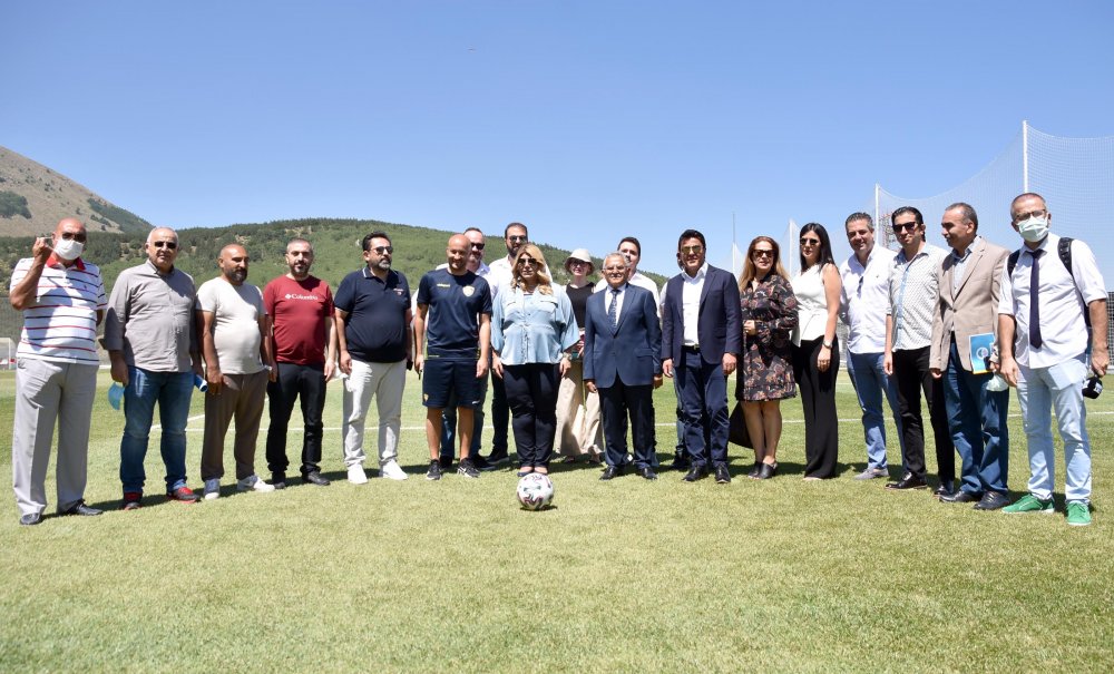 Berna Gözbaşı: Erciyes Yüksek İrtifa Kamp Merkezi'nin cazibe merkezi olmasını diliyoruz