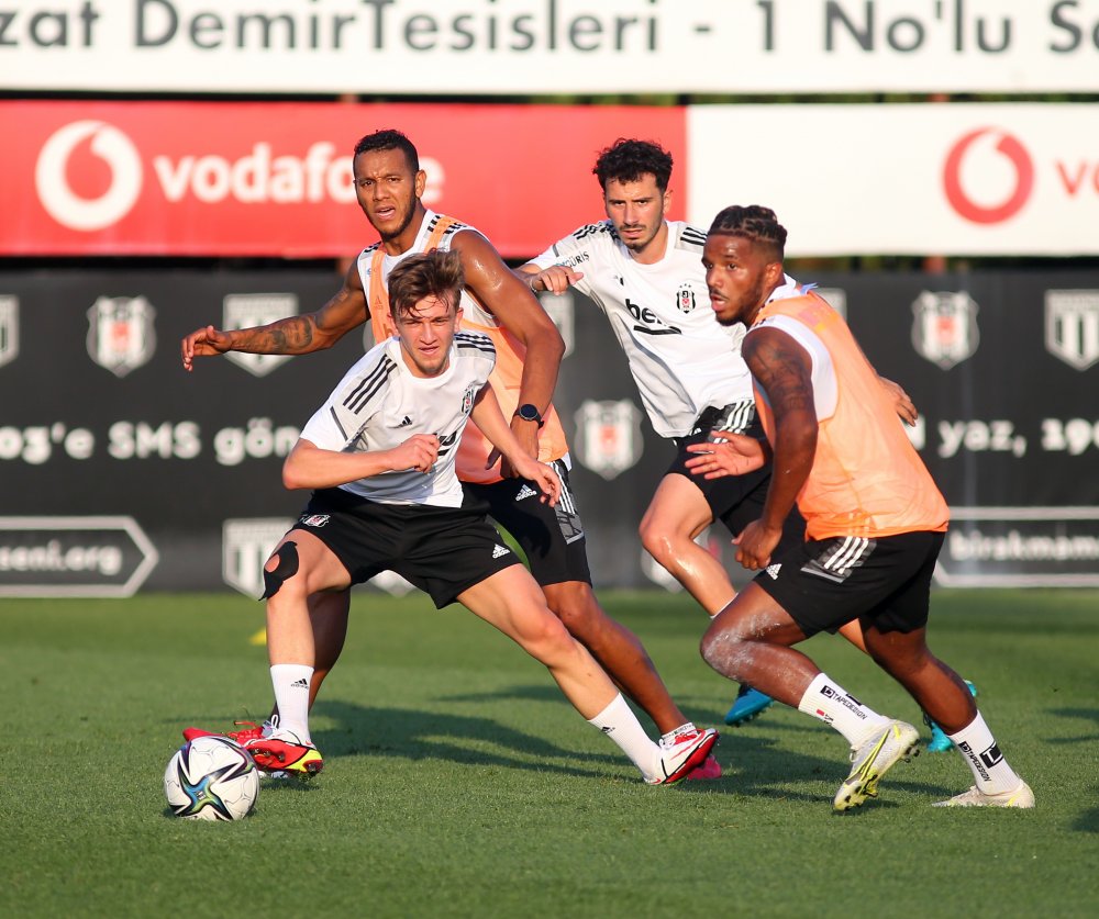 Beşiktaş'ta Valentin Rosier, takımla çalıştı