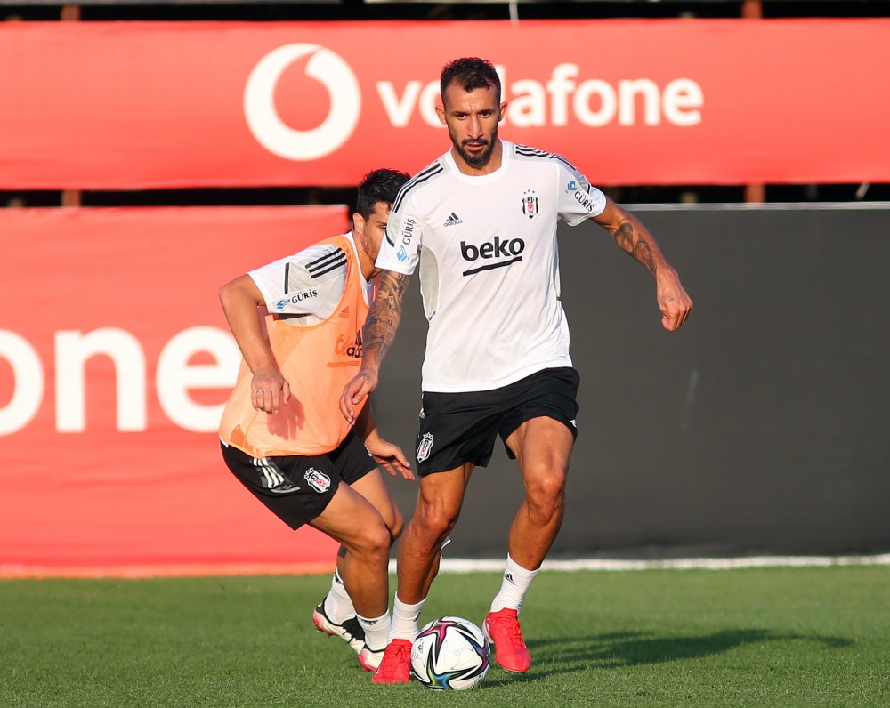 Beşiktaş'ta Valentin Rosier, takımla çalıştı