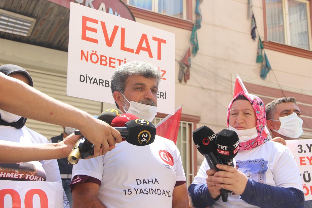 Diyarbakır'da evlat nöbetindeki ailelerin eylemi 700'üncü günde: 'PKK'YI ANNELER ÇÖKERTTİ VE BİTİRECEKTİR ARTIK'