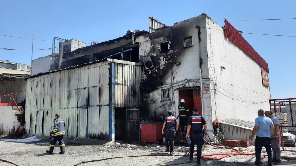 Gebze'de yakıt tankı yandı