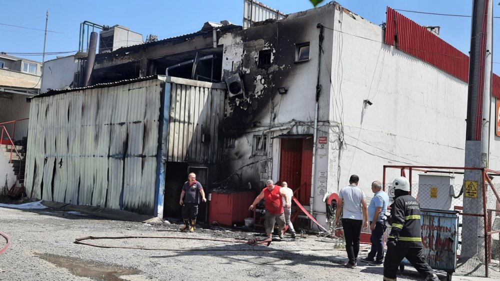 Gebze'de yakıt tankı yandı