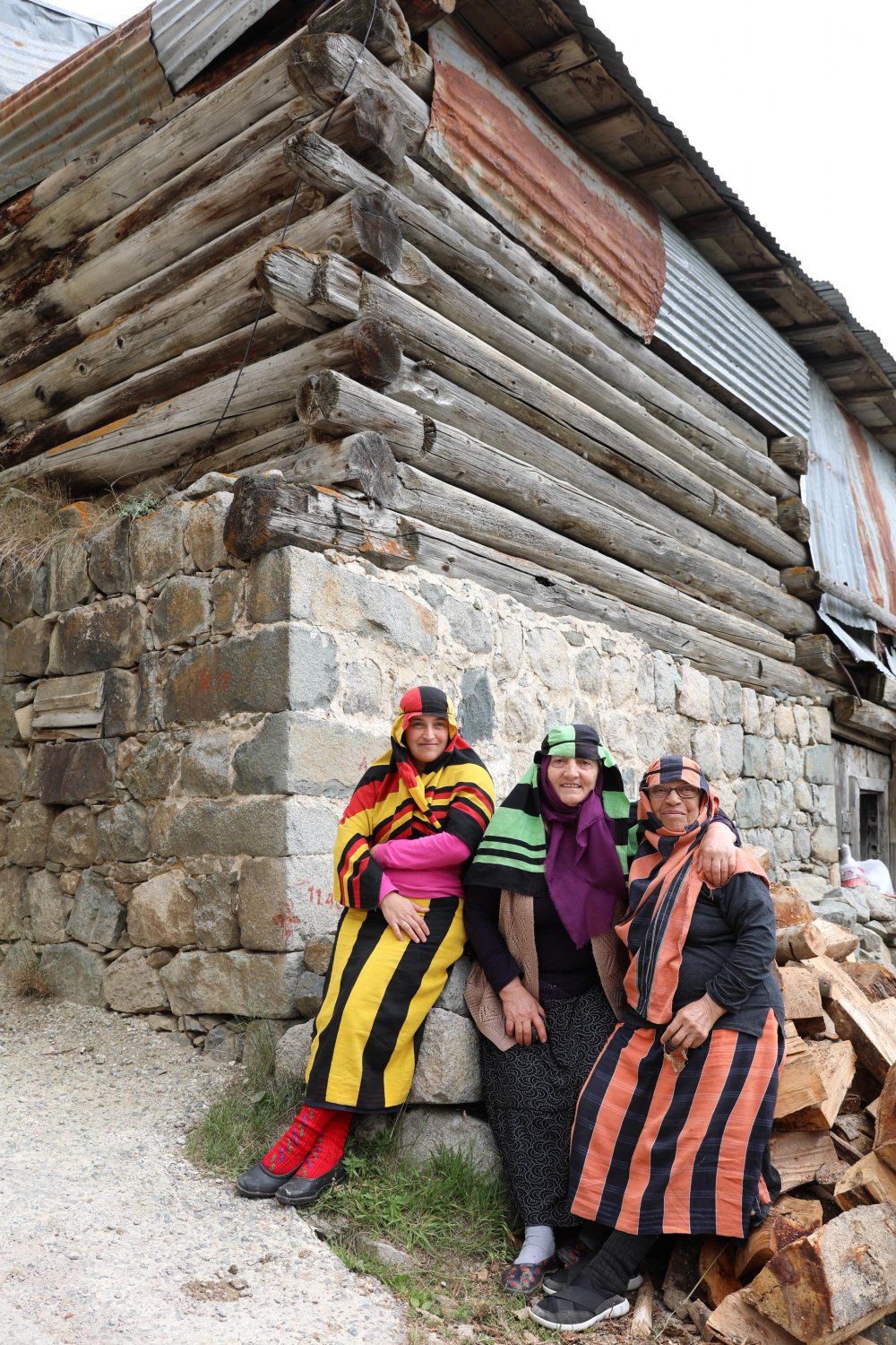 İkizdere yaylalarında yazın sobayla ısınıyorlar