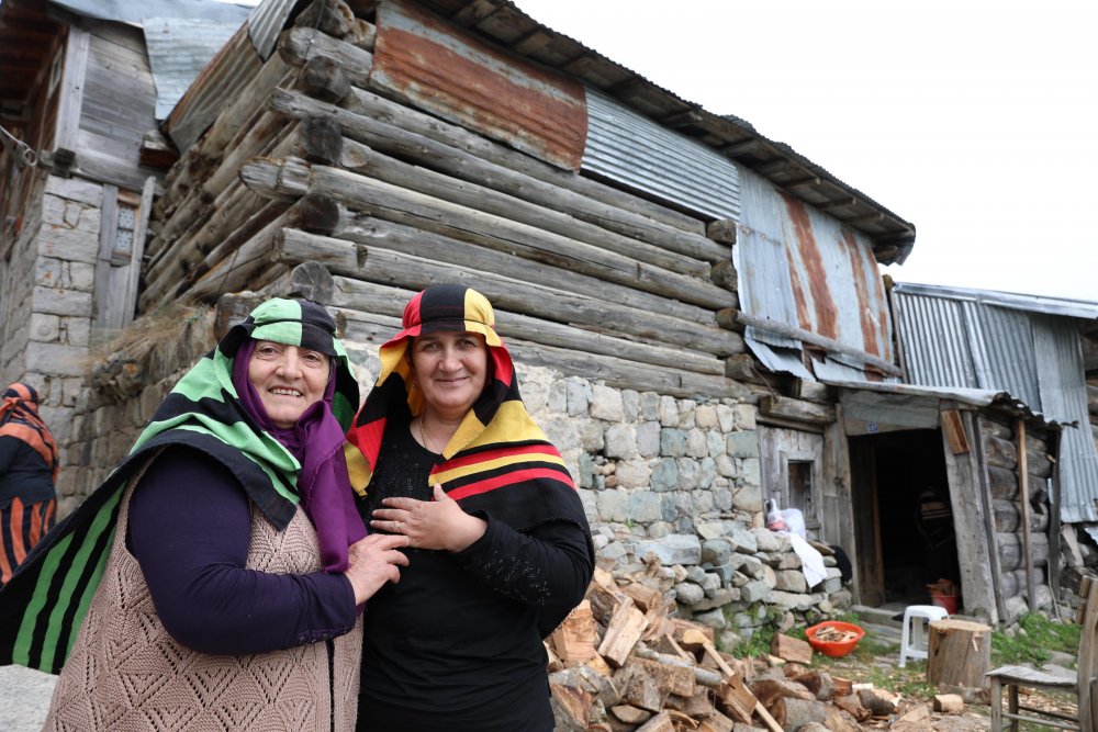 İkizdere yaylalarında yazın sobayla ısınıyorlar