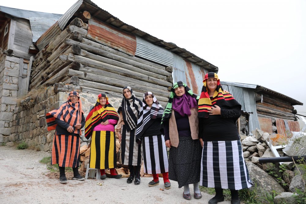 İkizdere yaylalarında yazın sobayla ısınıyorlar
