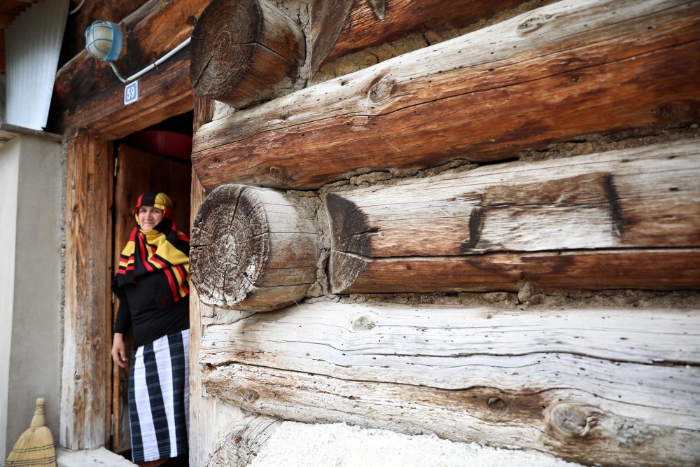 İkizdere yaylalarında yazın sobayla ısınıyorlar