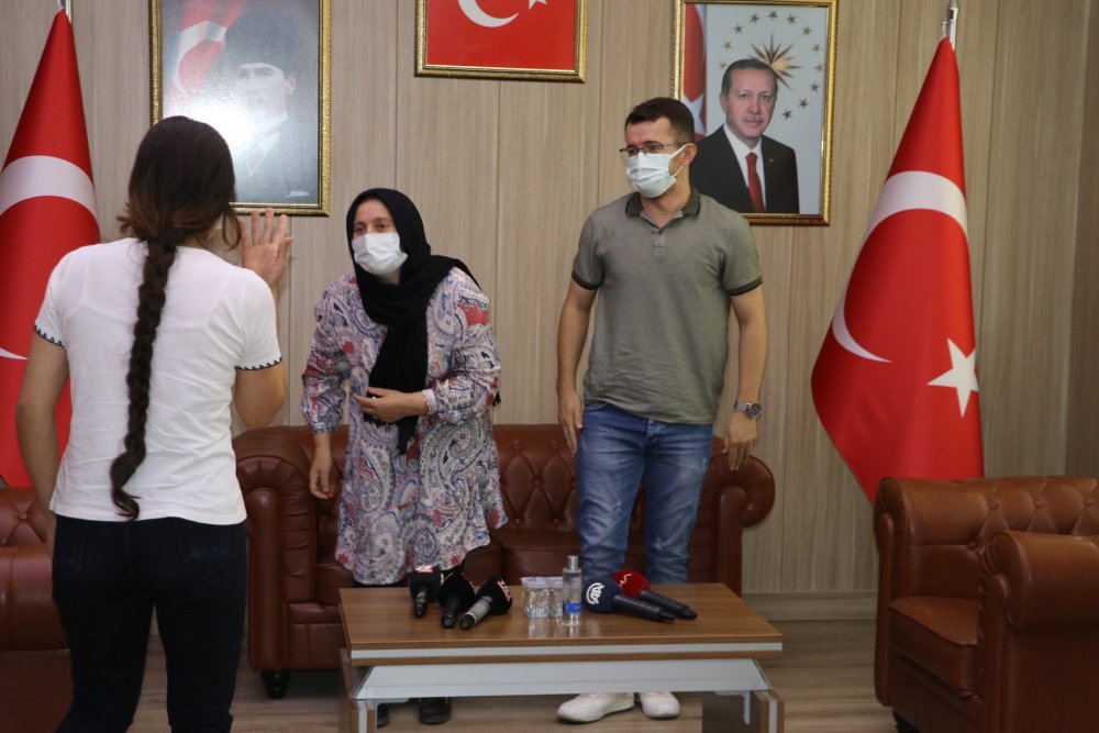 İkna yoluyla teslim olan PKK’lı 2 kadın, aileleriyle buluşturuldu