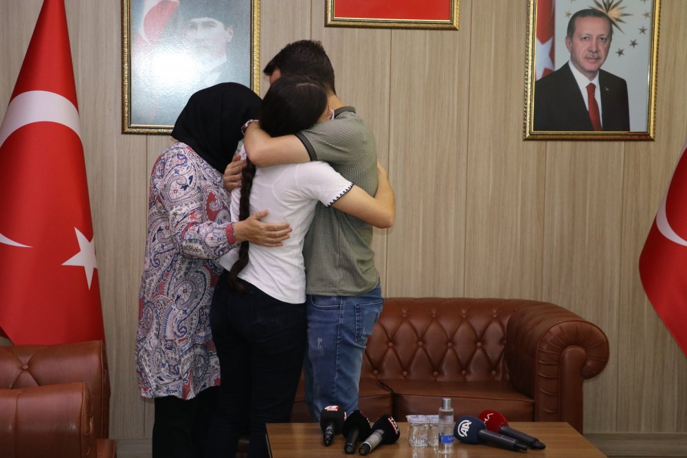 İkna yoluyla teslim olan PKK’lı 2 kadın, aileleriyle buluşturuldu