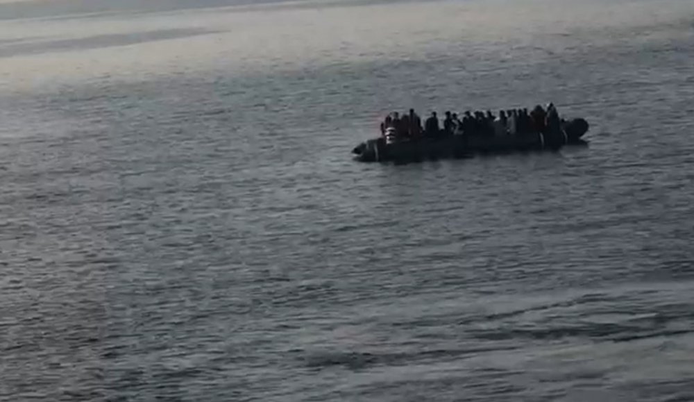 İzmir'de 61 kaçak göçmen kurtarıldı