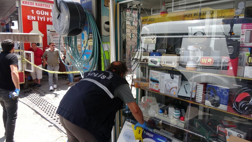 İzmir'de silahlı kavga: 3 yaralı