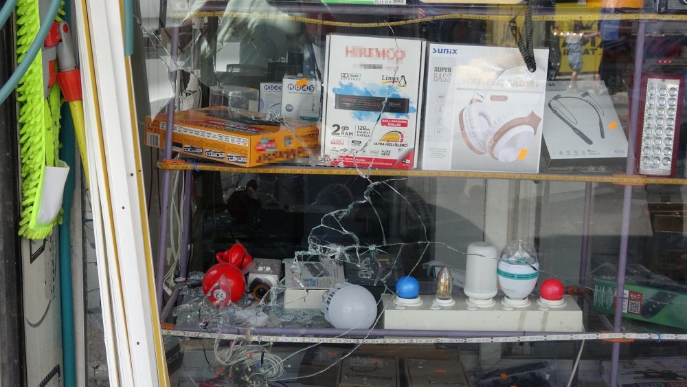 İzmir'de silahlı kavga: 3 yaralı