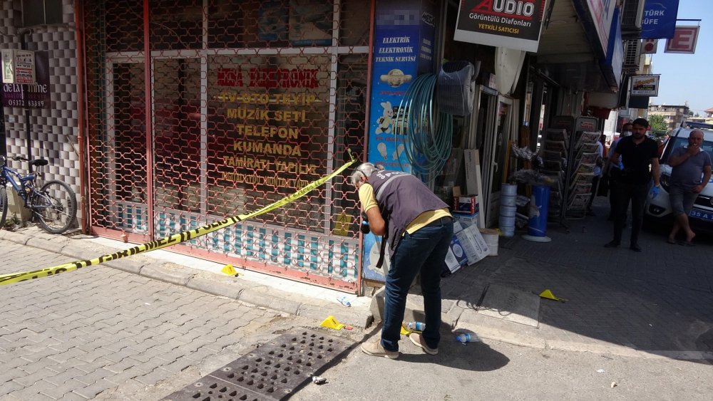 İzmir'de silahlı kavga: 3 yaralı