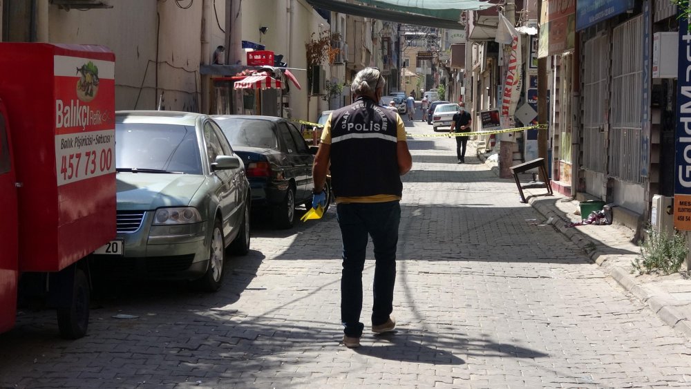 İzmir'de silahlı kavga: 3 yaralı
