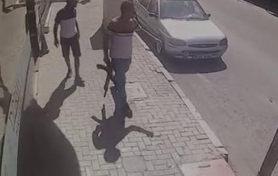 İzmir'de silahlı kavga: 3 yaralı