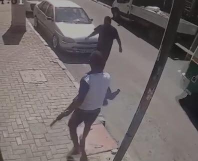 İzmir'de silahlı kavga: 3 yaralı